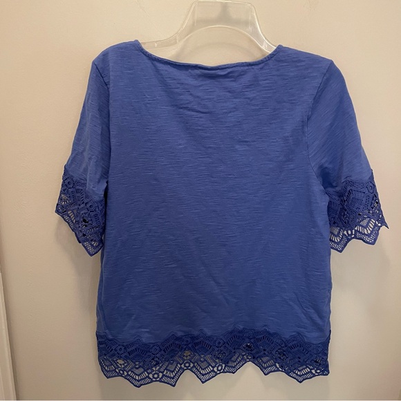 Chico’s Periwinkle Blue Short Sleeve Top Crocheted Trim Women’s Size L - Picture 2 of 4